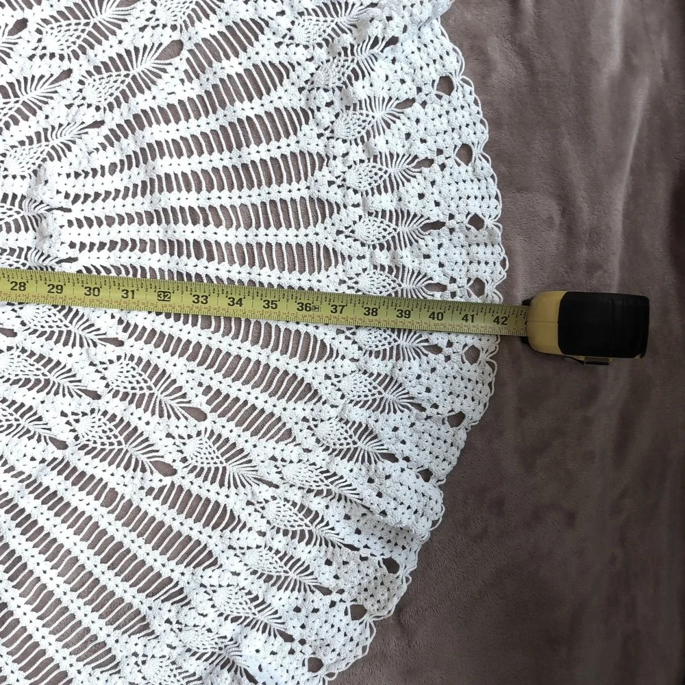 Vintage Hand Crocheted Lace Tablecloth 40